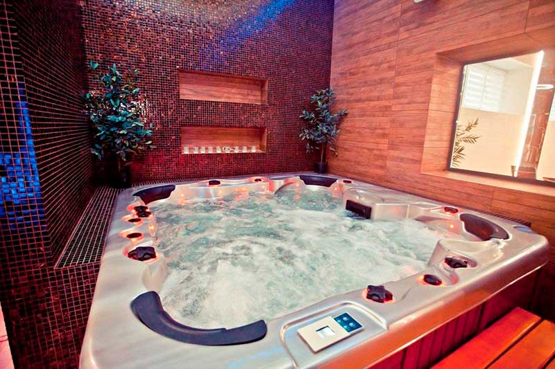 Баня рядом со мной недорого. Victoria Spa джакузи. Сауна с джакузи. Сауна с джакузи и бассейном. Баня с бассейном и джакузи.